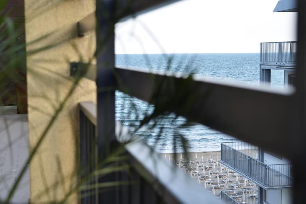 리도 디 예솔로 Piazza Nember Attico Con Vista Mare 아파트 외부 사진
