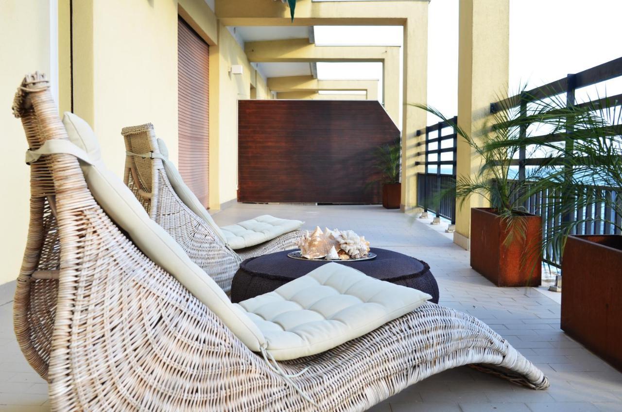 리도 디 예솔로 Piazza Nember Attico Con Vista Mare 아파트 외부 사진